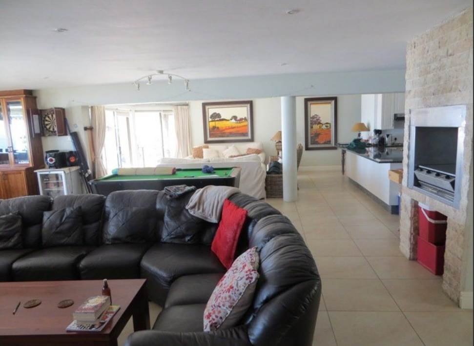 5 Bed House in Jeffreys Bay photo number 18