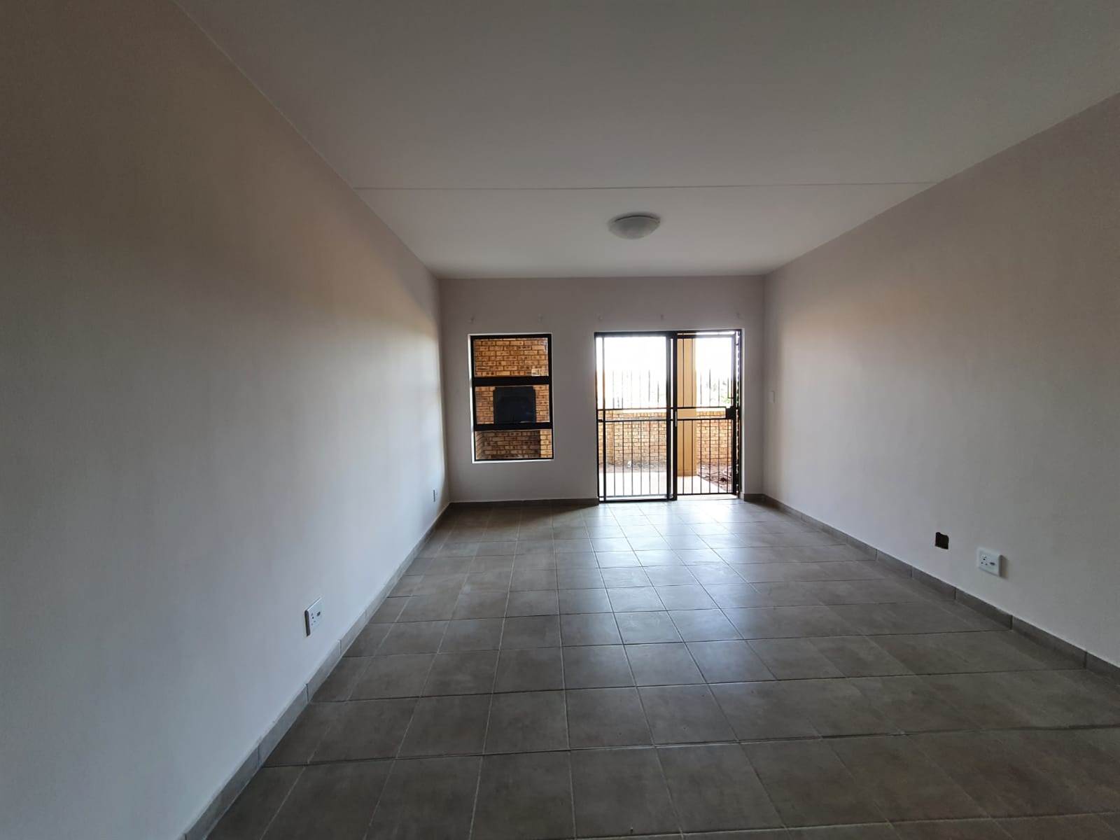2 Bed Apartment in Raslouw photo number 4