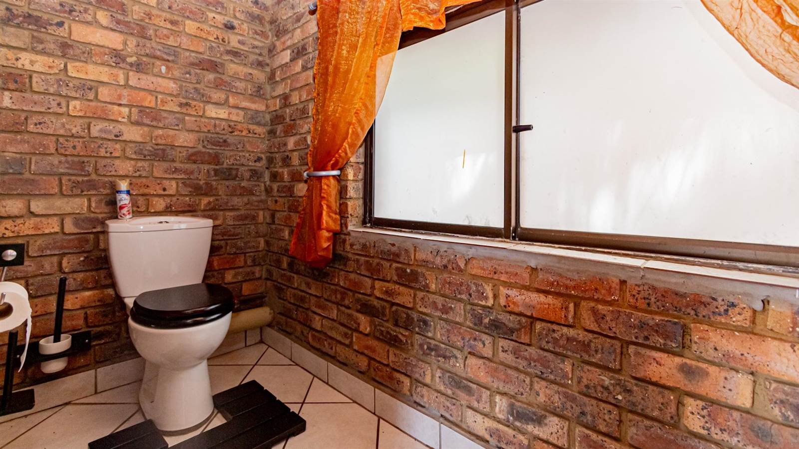 2 Bed Townhouse in Kungwini Country Estate photo number 7