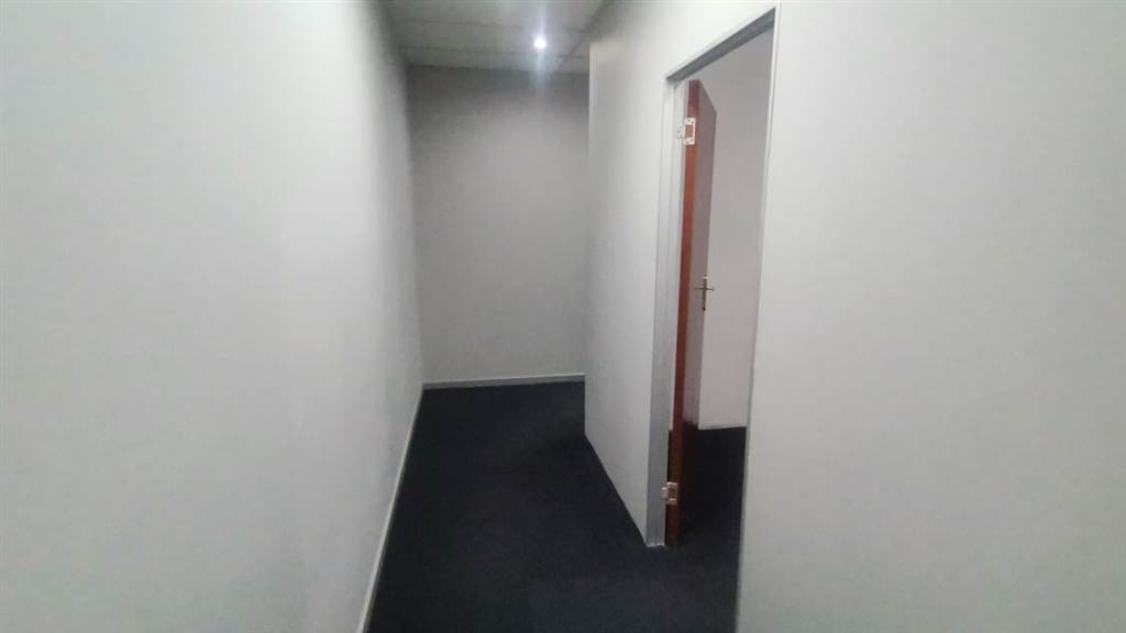 135  m² Commercial space in Edenvale photo number 17