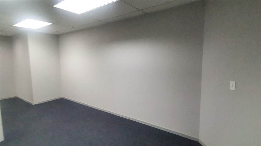 135  m² Commercial space in Edenvale photo number 4