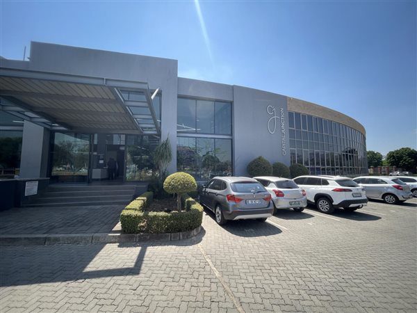 5 716  m² Commercial space