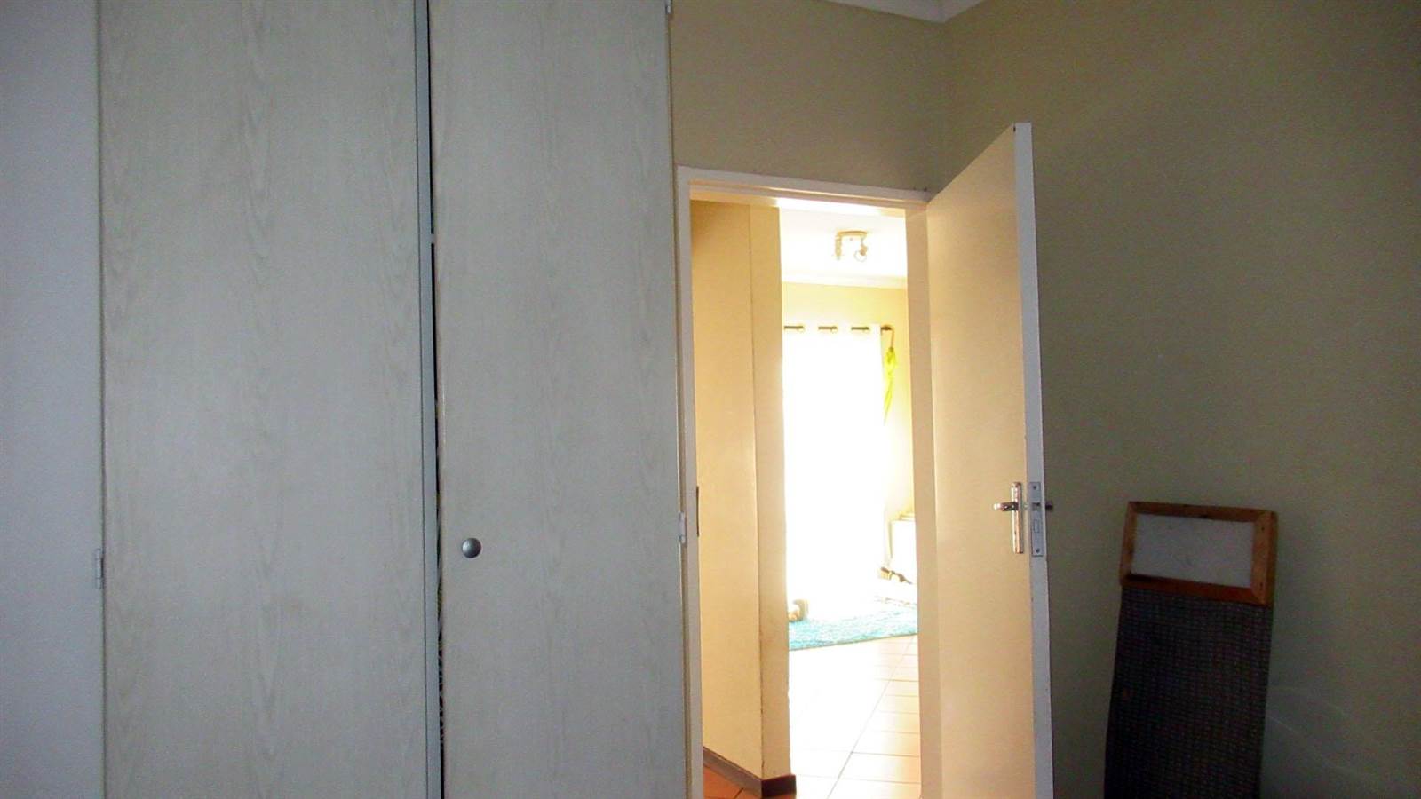 2 Bed Apartment in Mooikloof Ridge photo number 19