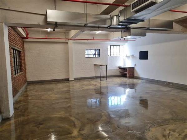 93  m² Commercial space in Woodstock