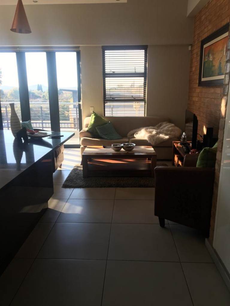 2 Bed Apartment in Waterkloof photo number 6