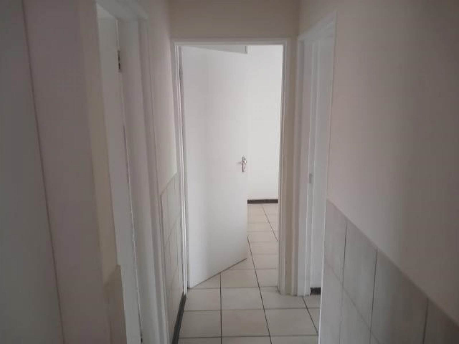 2 Bed Townhouse in Ormonde photo number 6
