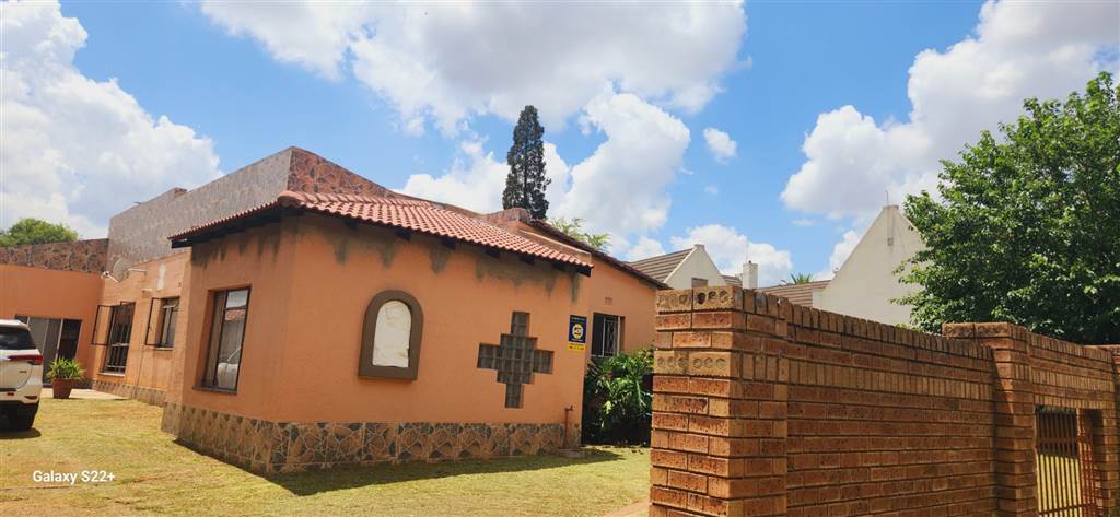 3 Bed House in Middelburg Central photo number 2