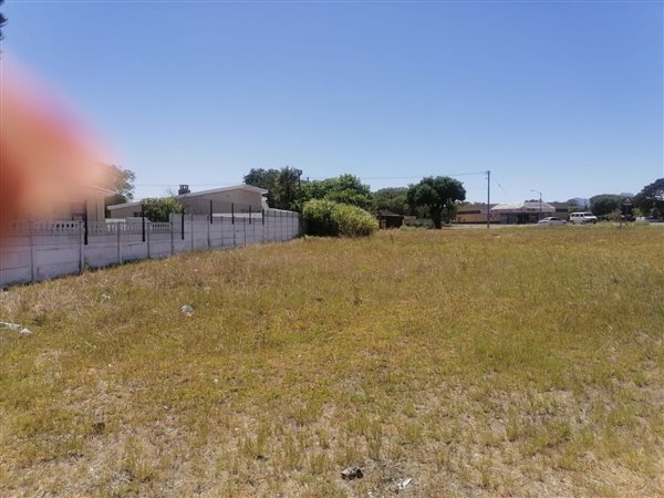 1518 m² Land available in Mabille Park