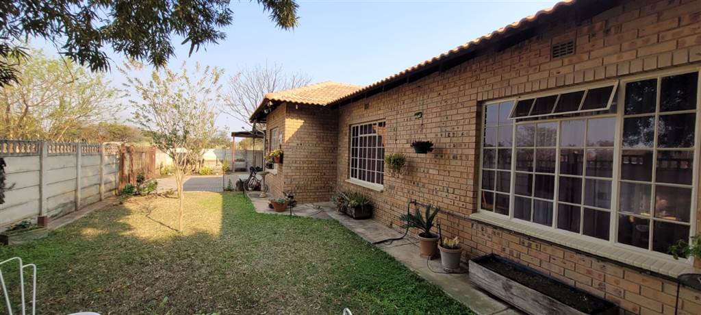 3 Bed House in Modimolle photo number 3