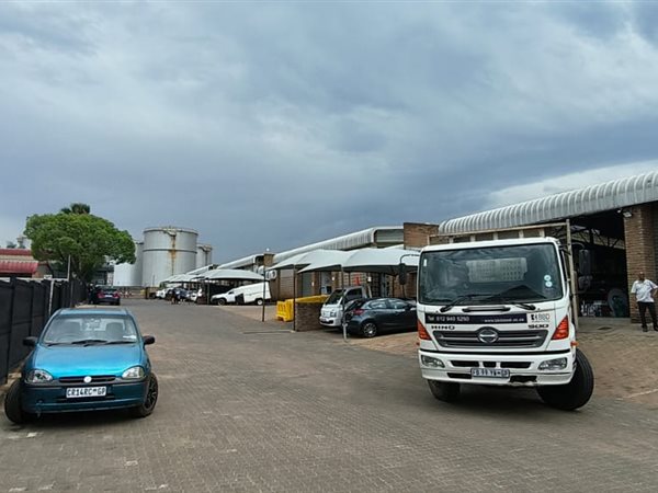 215  m² Industrial space