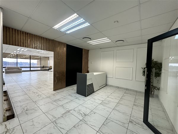 200  m² Commercial space