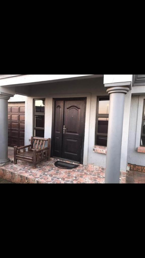 3 Bed House in Vosloorus photo number 1