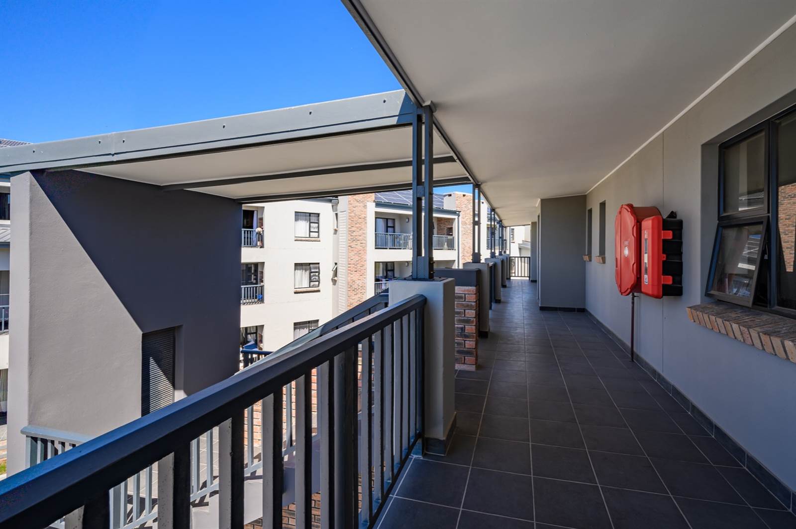 2 Bed Apartment in Pinelands photo number 18