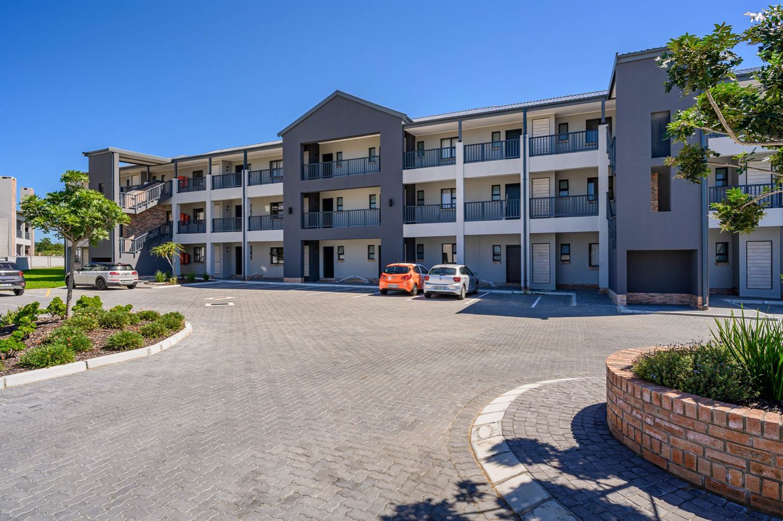 2 Bed Apartment in Pinelands photo number 19
