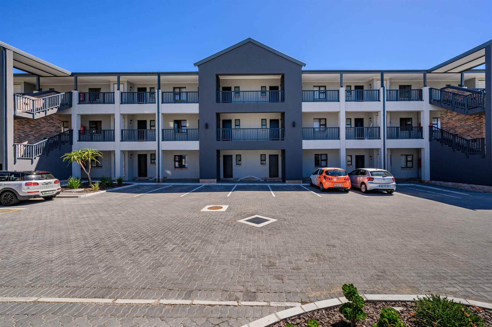 2 Bed Apartment in Pinelands photo number 20