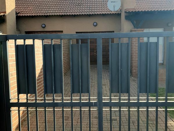 3 Bedroom Townhouse 3 Bedroom Townhouse