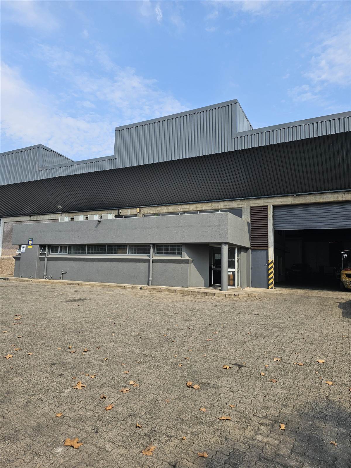 3107  m² Industrial space in New Germany photo number 1
