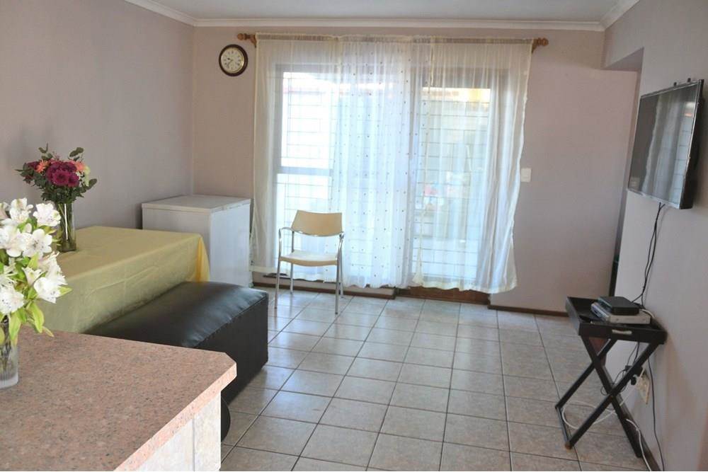 3 Bed House in Strandfontein photo number 5