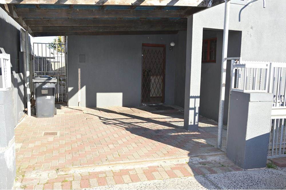 3 Bed House in Strandfontein photo number 15