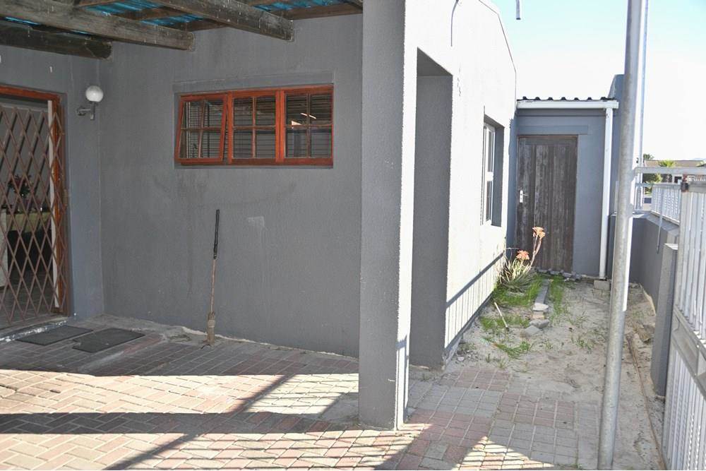 3 Bed House in Strandfontein photo number 18
