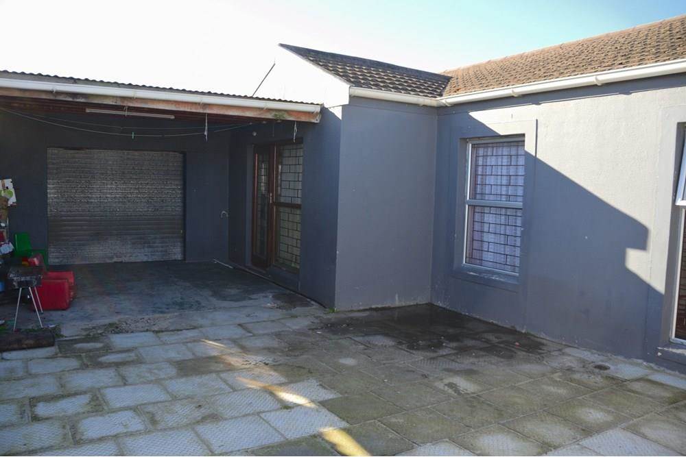 3 Bed House in Strandfontein photo number 19