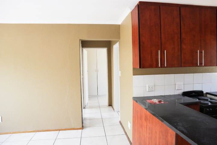 2 Bed Apartment in Lakefield photo number 7