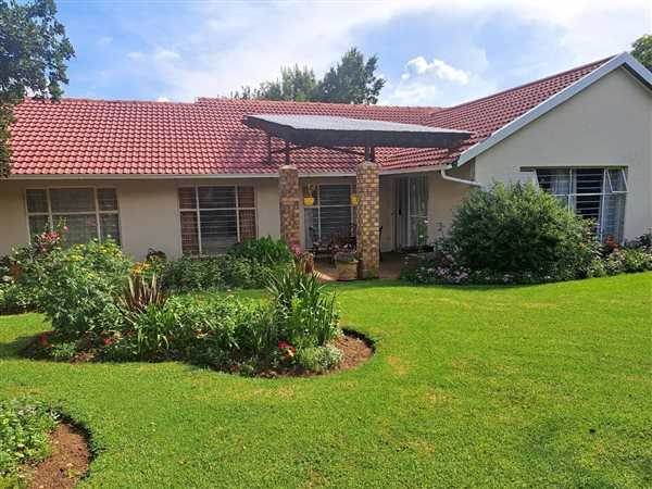 6 Bed House in Secunda Central
