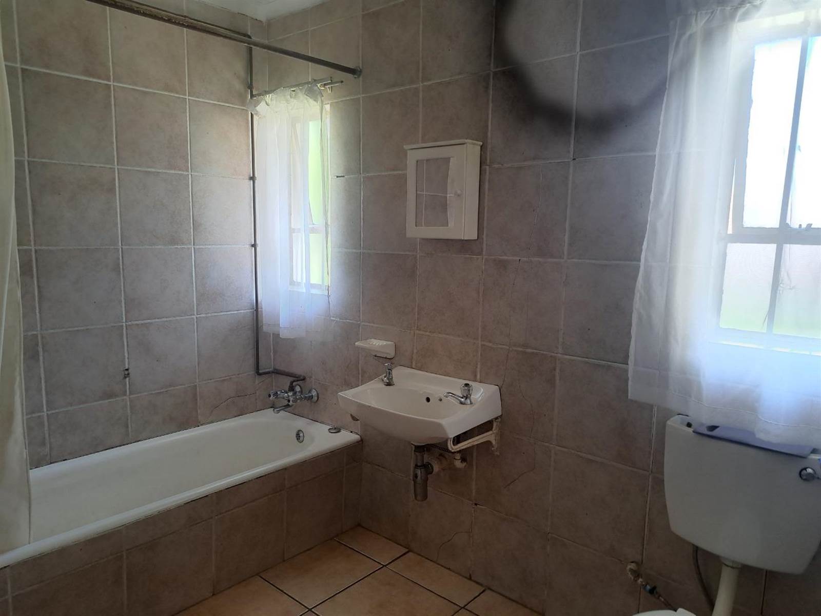 6 Bed House in Secunda Central photo number 15