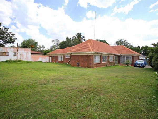 4 Bedroom House 4 Bedroom House