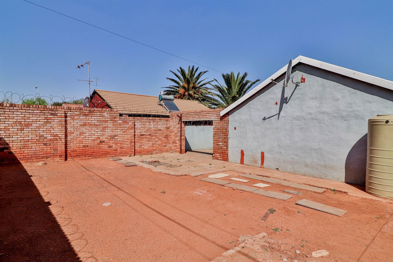 3 Bed House in Lenasia South photo number 23