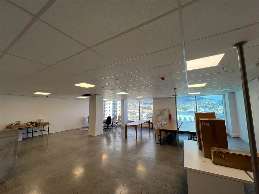 125  m² Commercial space in Cape Town City Centre photo number 4
