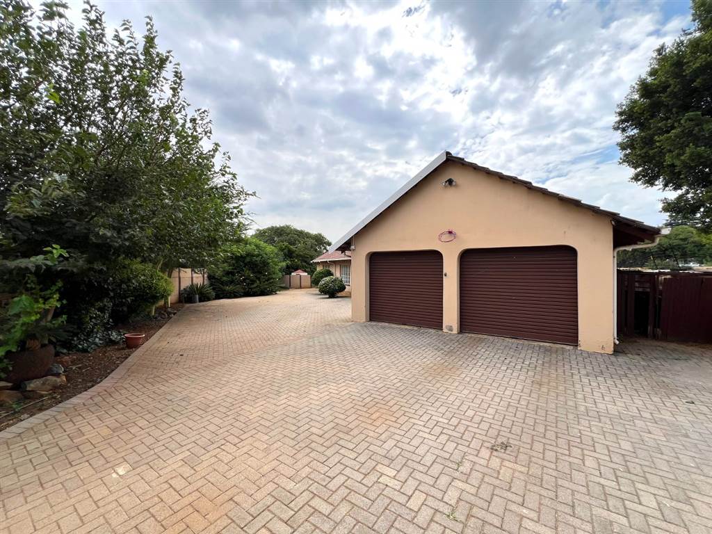 4 Bed House for sale in Harmelia T4550412 Private Property