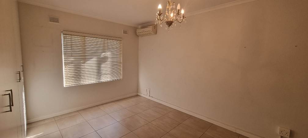 3 Bed Apartment in Somerset Park photo number 4