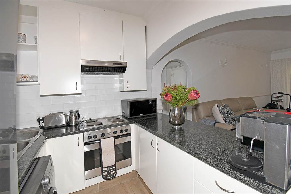 1 Bed Apartment in Morningside photo number 8