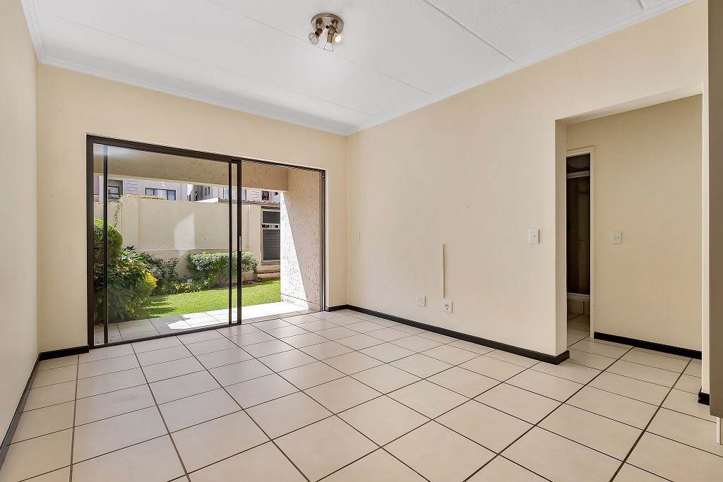 2 Bed Apartment in Bryanston photo number 5