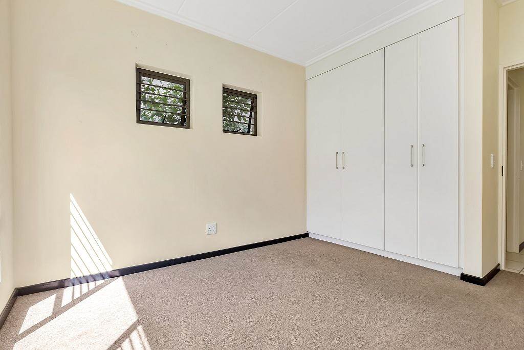 2 Bed Apartment in Bryanston photo number 9