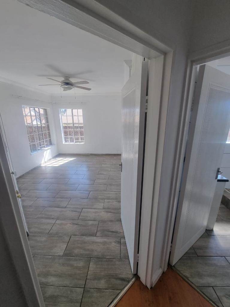 3 Bed Townhouse in Glen Marais photo number 16