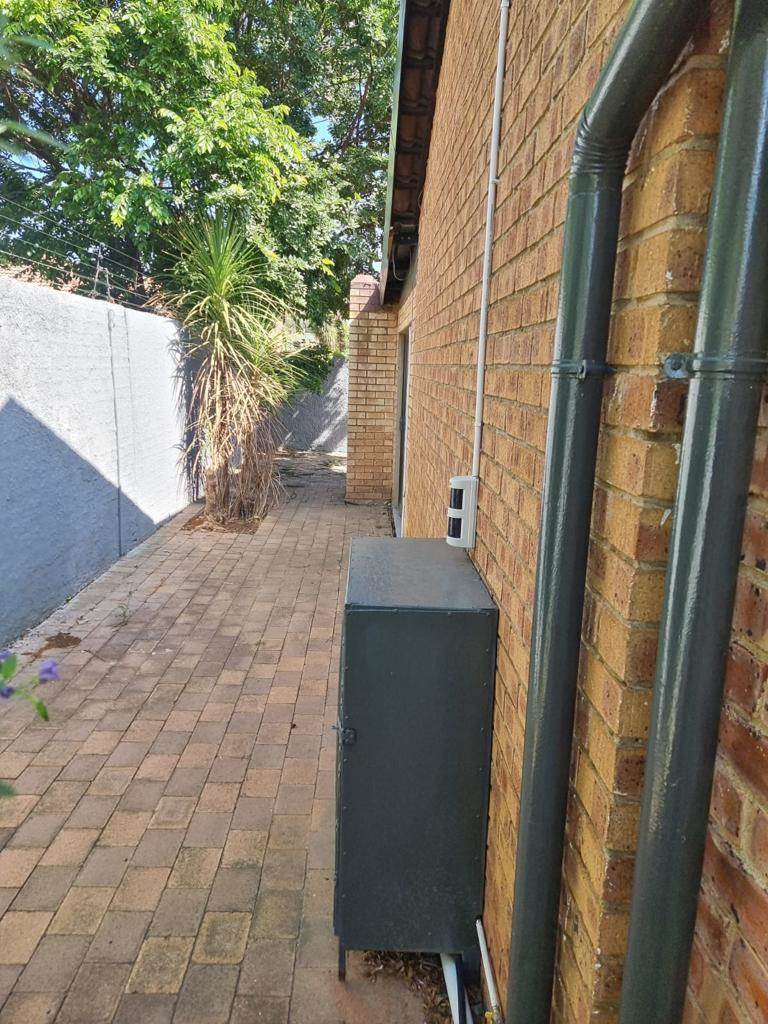 3 Bed Townhouse in Glen Marais photo number 26