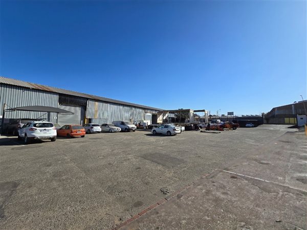 588  m² Industrial space