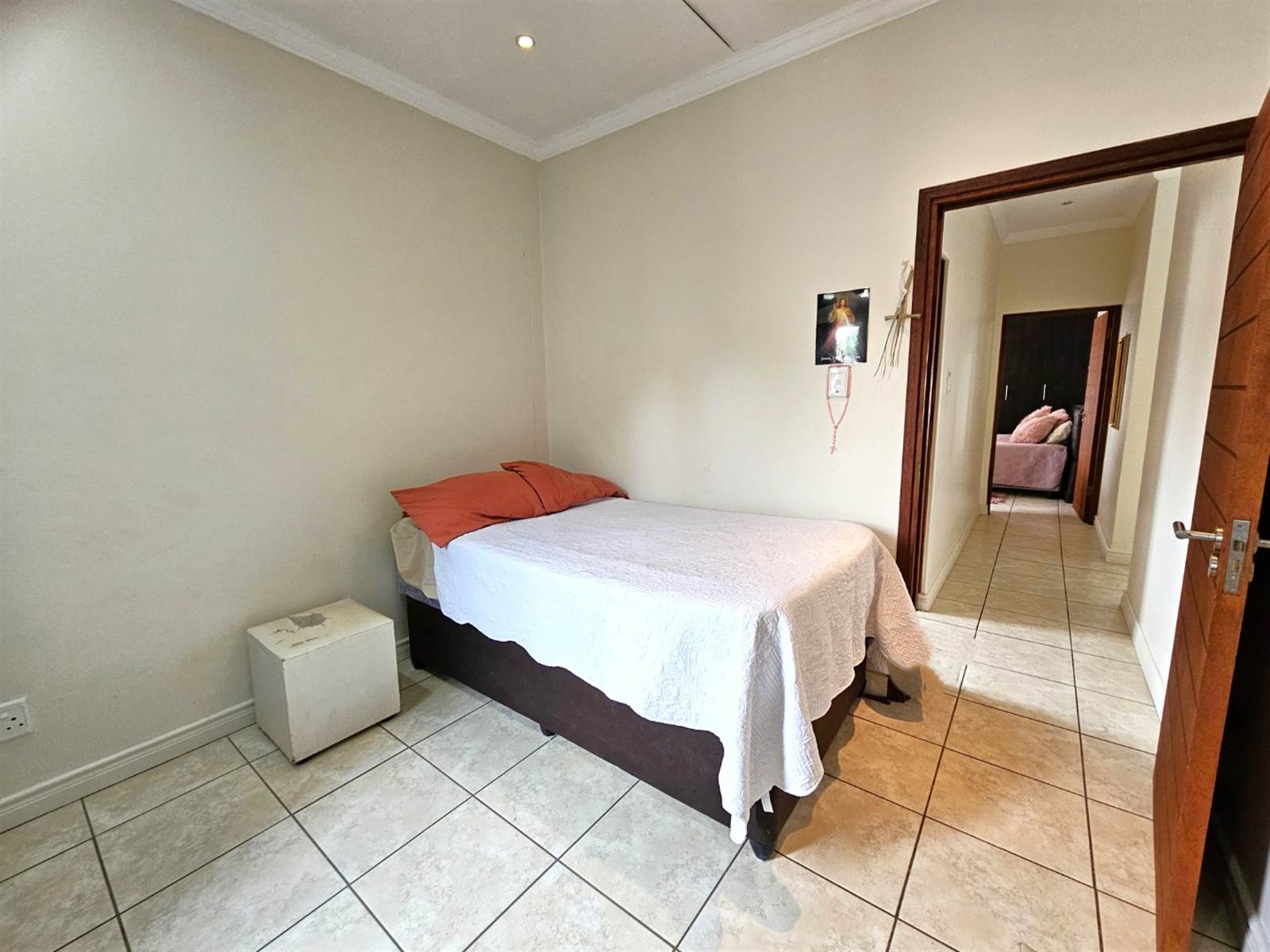 2 Bed Townhouse in Pretorius Park photo number 12