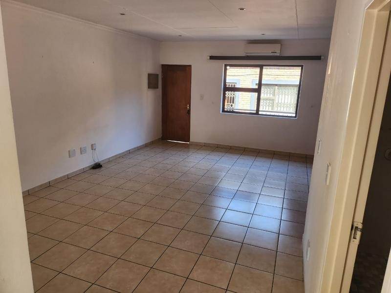 2 Bed Townhouse in Alberton photo number 5