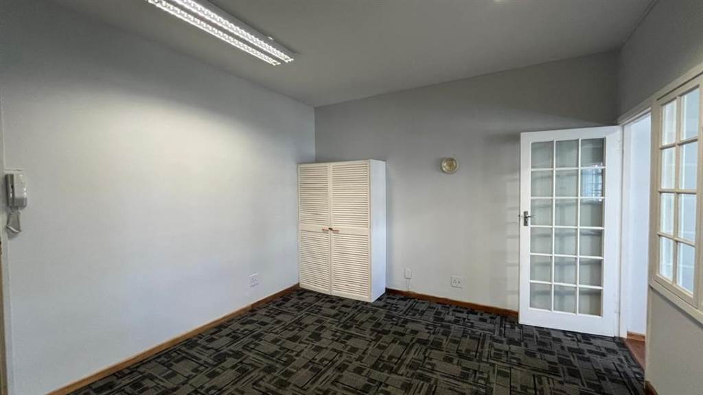 47  m² Office Space in Wynberg photo number 1