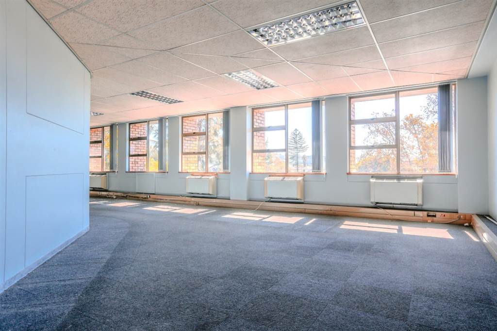 1043  m² Office Space in Bellville Central photo number 8