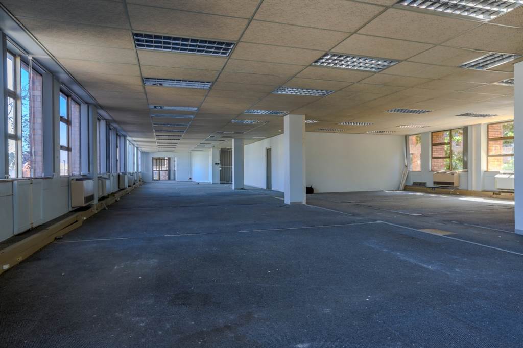 1043  m² Office Space in Bellville Central photo number 9
