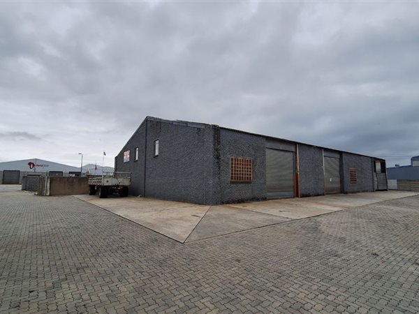 726  m² Industrial space