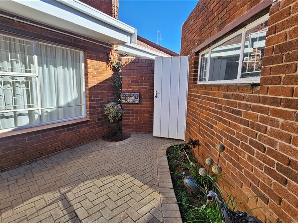 2 Bedroom Townhouse 2 Bedroom Townhouse