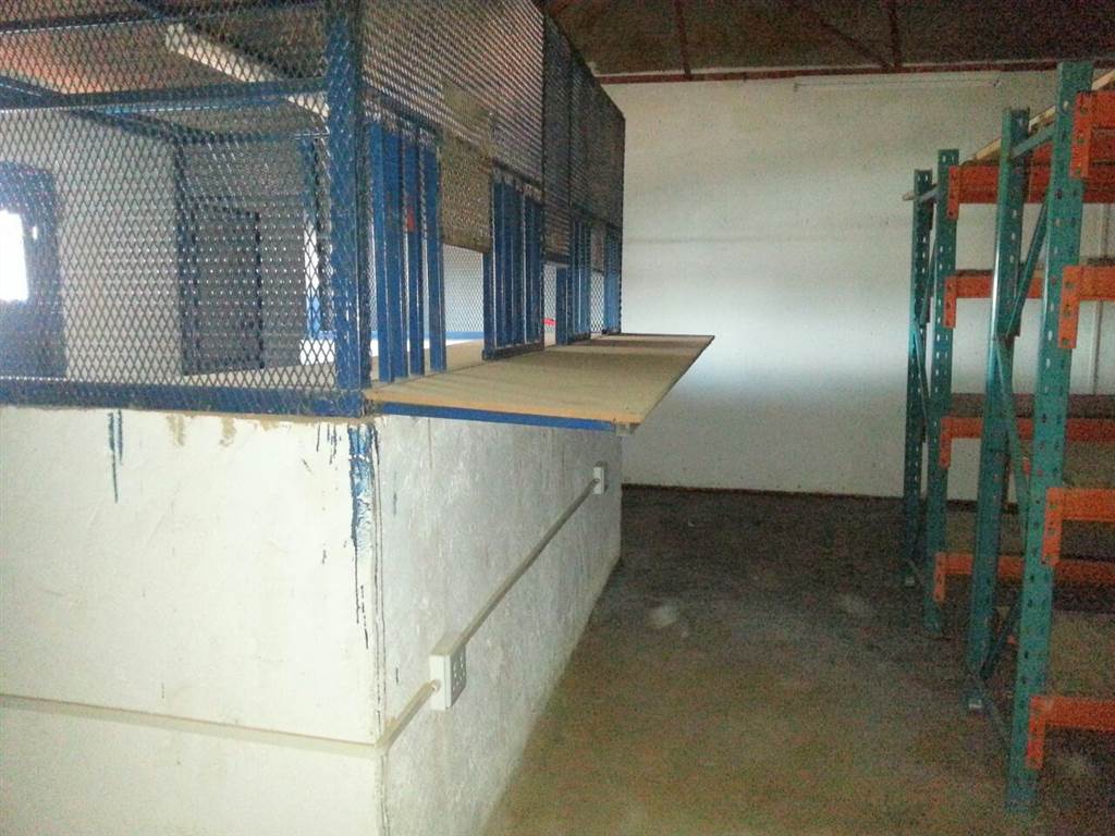 500  m² Industrial space in Witbank photo number 2