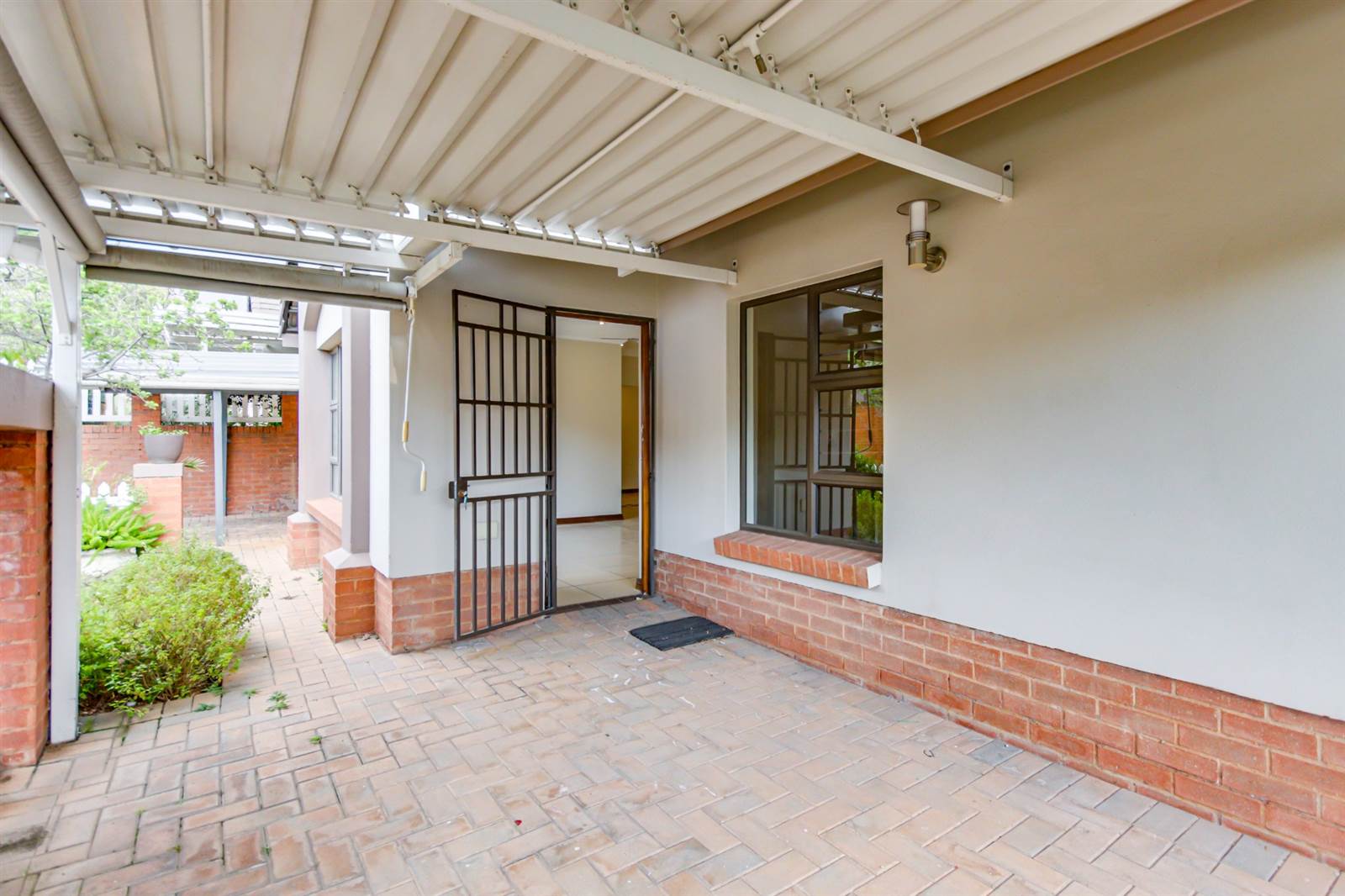 2 Bed Simplex in Douglasdale photo number 10