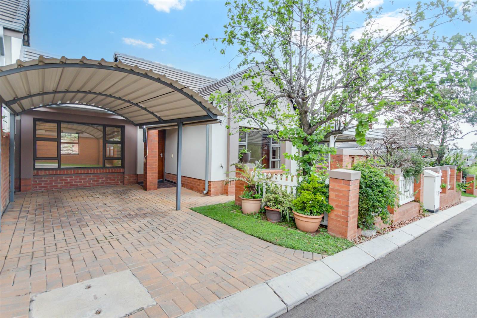 2 Bed Simplex in Douglasdale photo number 1