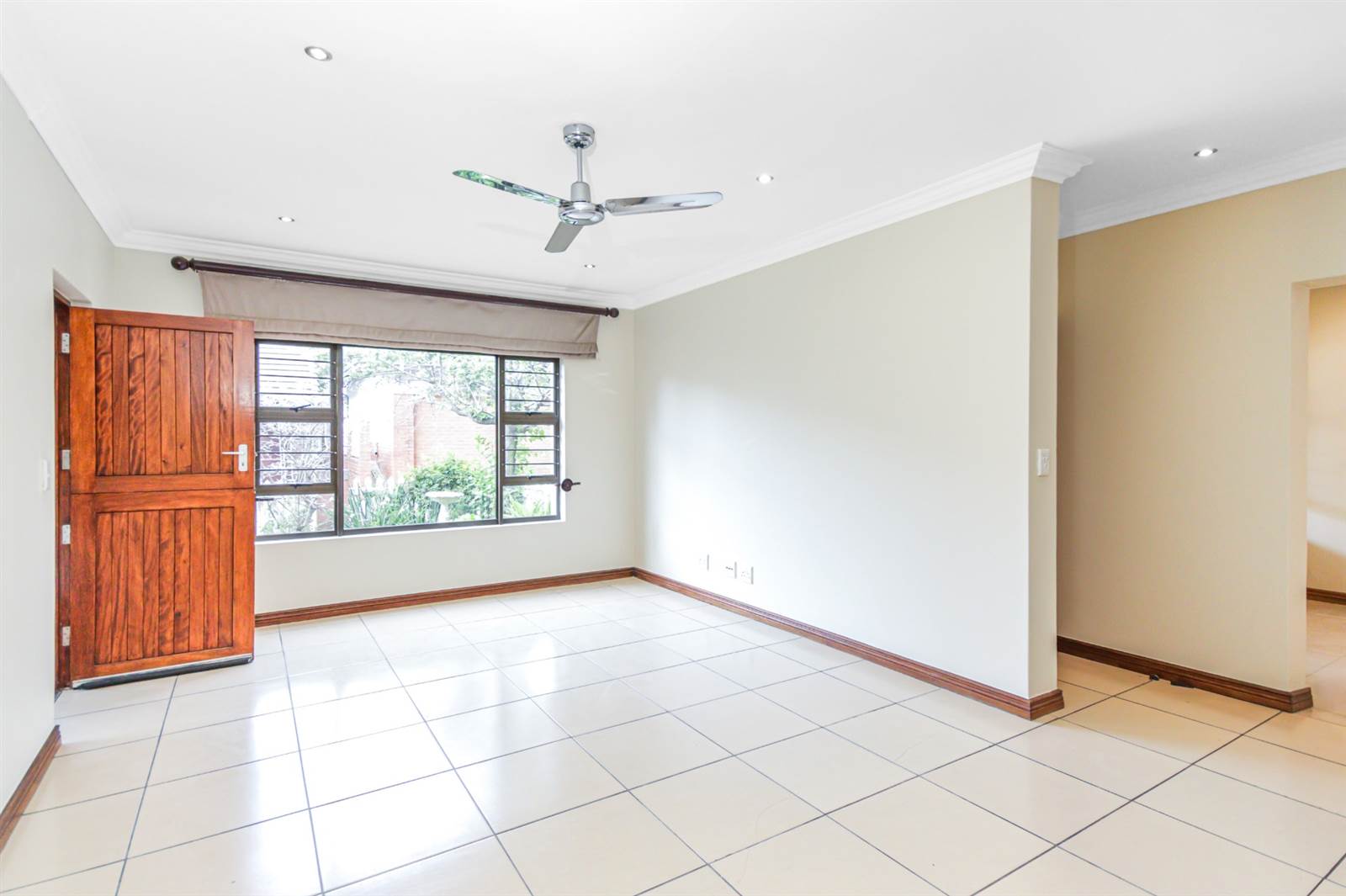 2 Bed Simplex in Douglasdale photo number 4